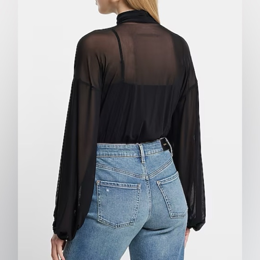 NWOT Express Mesh Gathered Mock Neck Blouson Sleeve Top - Picture 2 of 6